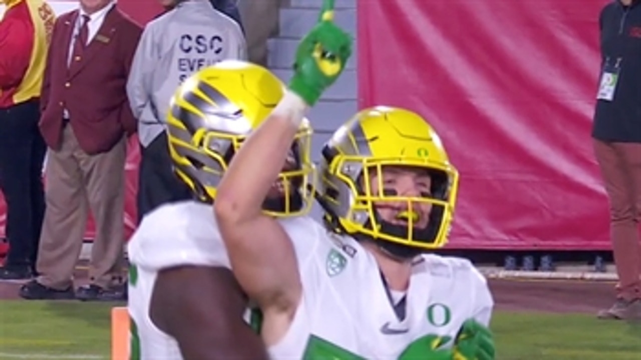 No. 7 Oregon takes back interception for a touchdown to give Ducks 21-10 lead over USC