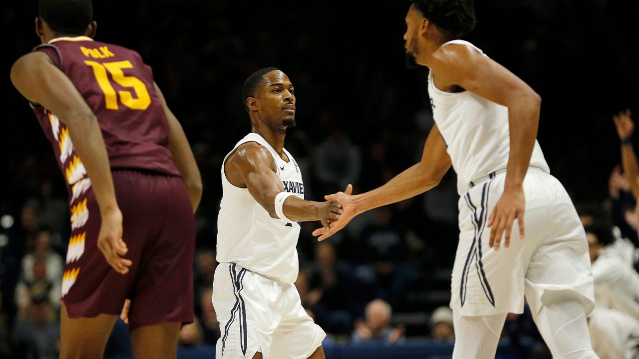 Nate Johnson goes off for 24 points, Xavier cruises in blowout victory