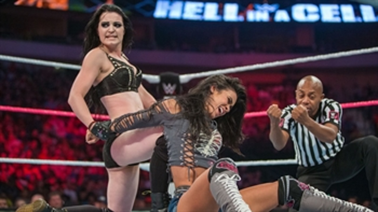 AJ Lee vs. Paige - Divas Title Match: WWE Hell in a Cell 2014 (Full Match)