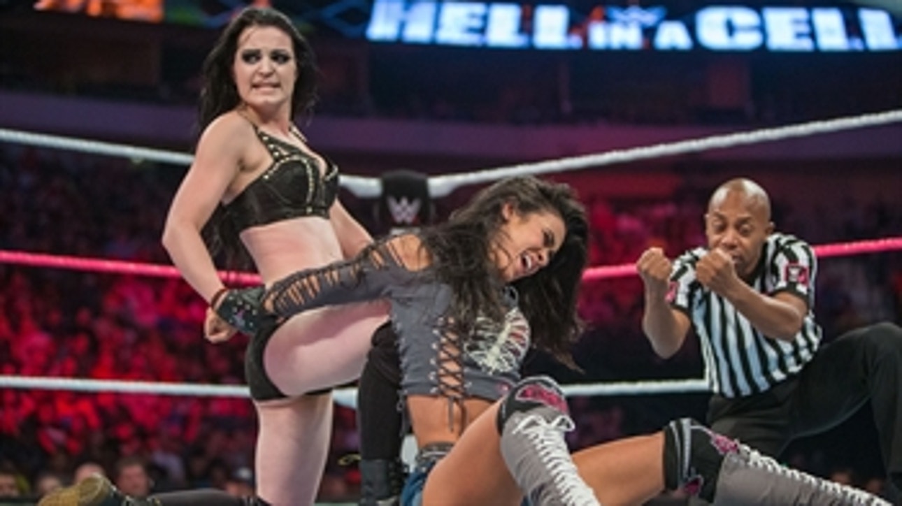 AJ Lee vs. Paige - Divas Title Match: WWE Hell in a Cell 2014 (Full Match)