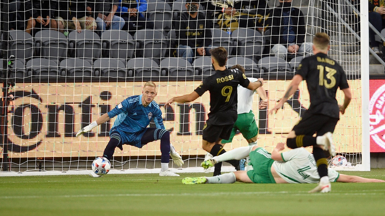 Diego Rossi nets two goals in LAFC's 2-1 win over Colorado Rapids