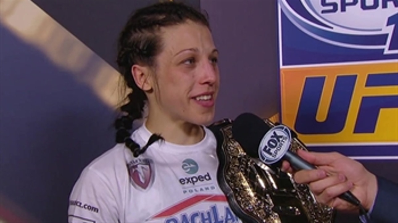 Joanna Jedrzejczyk wins UFC Women's Strawweight title