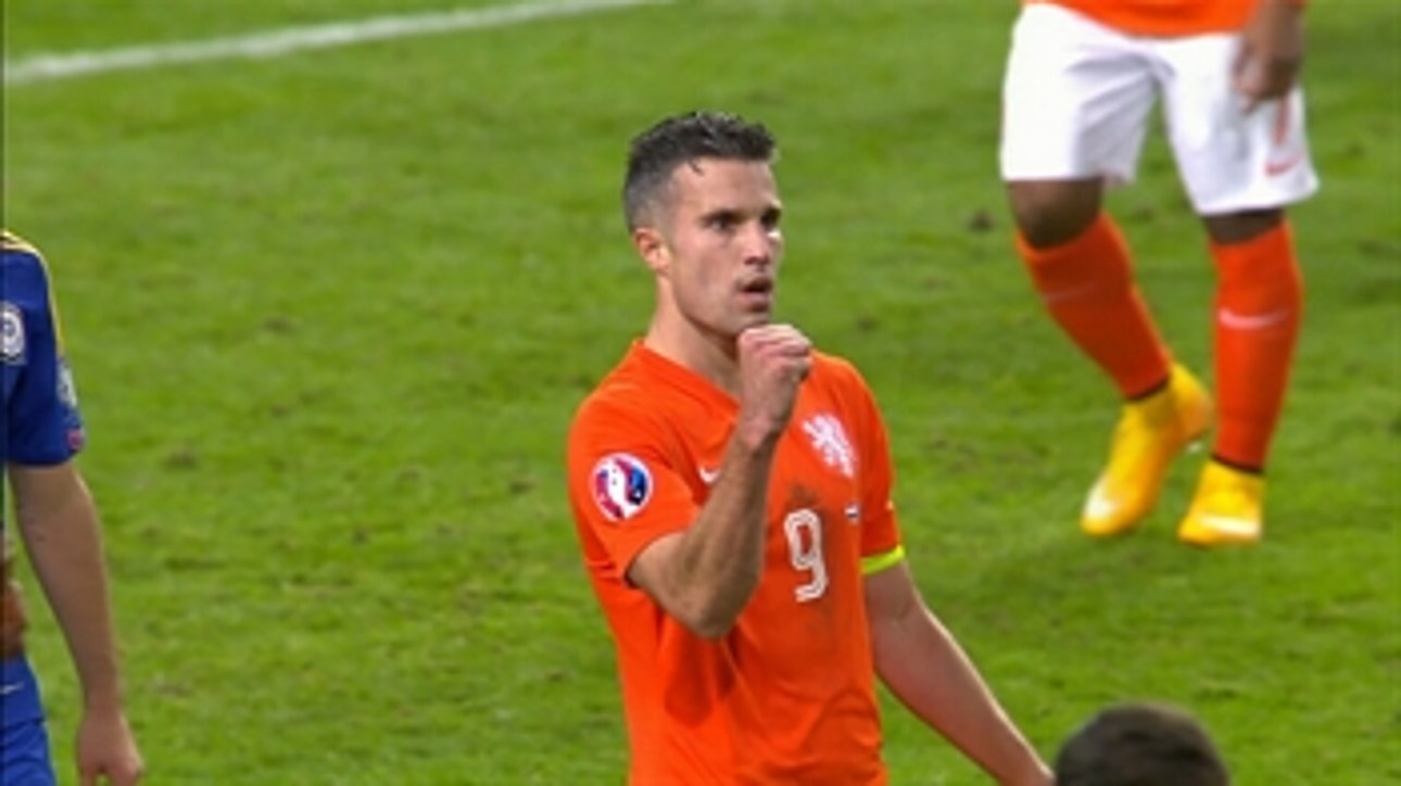 Robin van Persie secures Dutch victory with penalty
