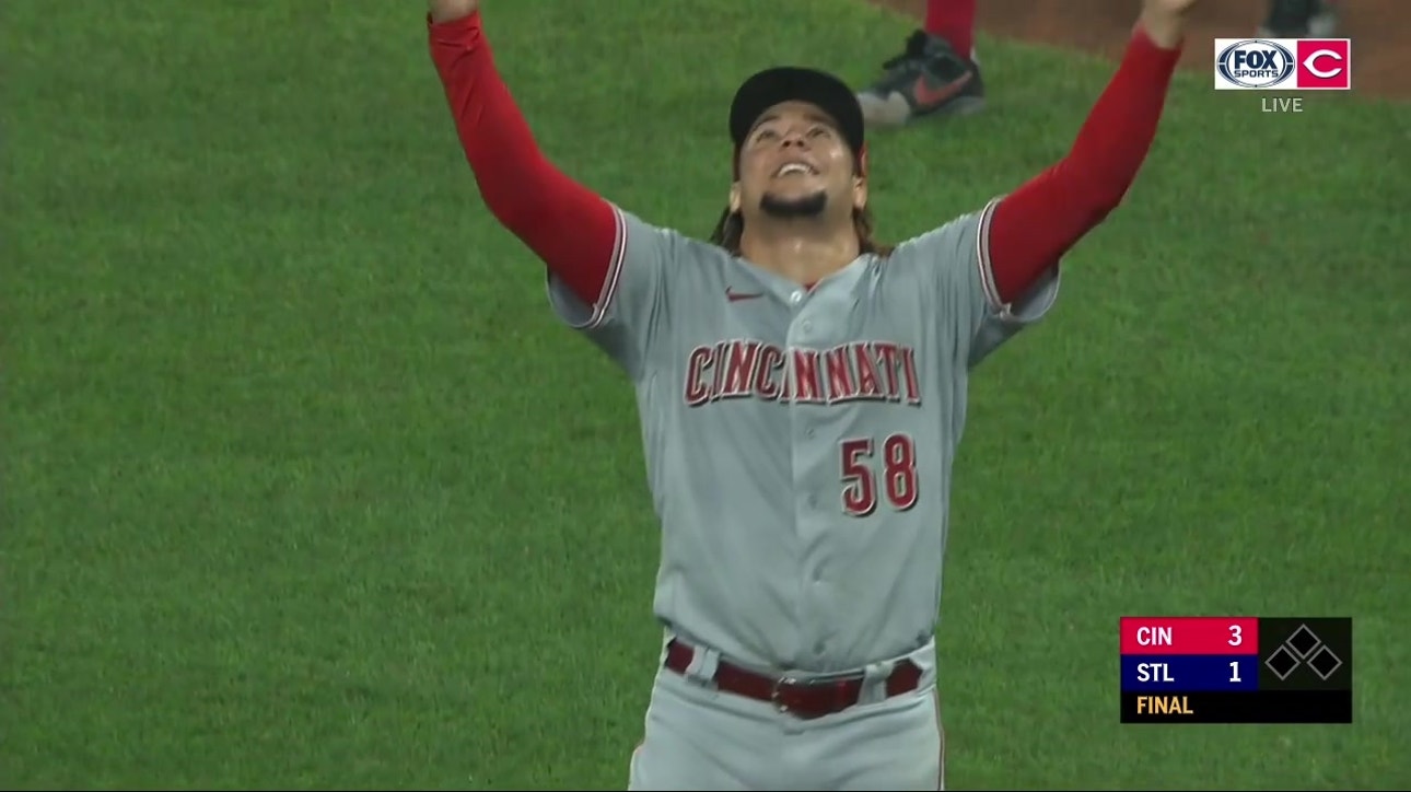 Luis Castillo completes his first career complete game