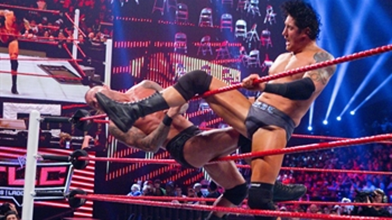 Randy Orton vs. Wade Barrett - Tables Match: WWE TLC 2011 (Full Match)