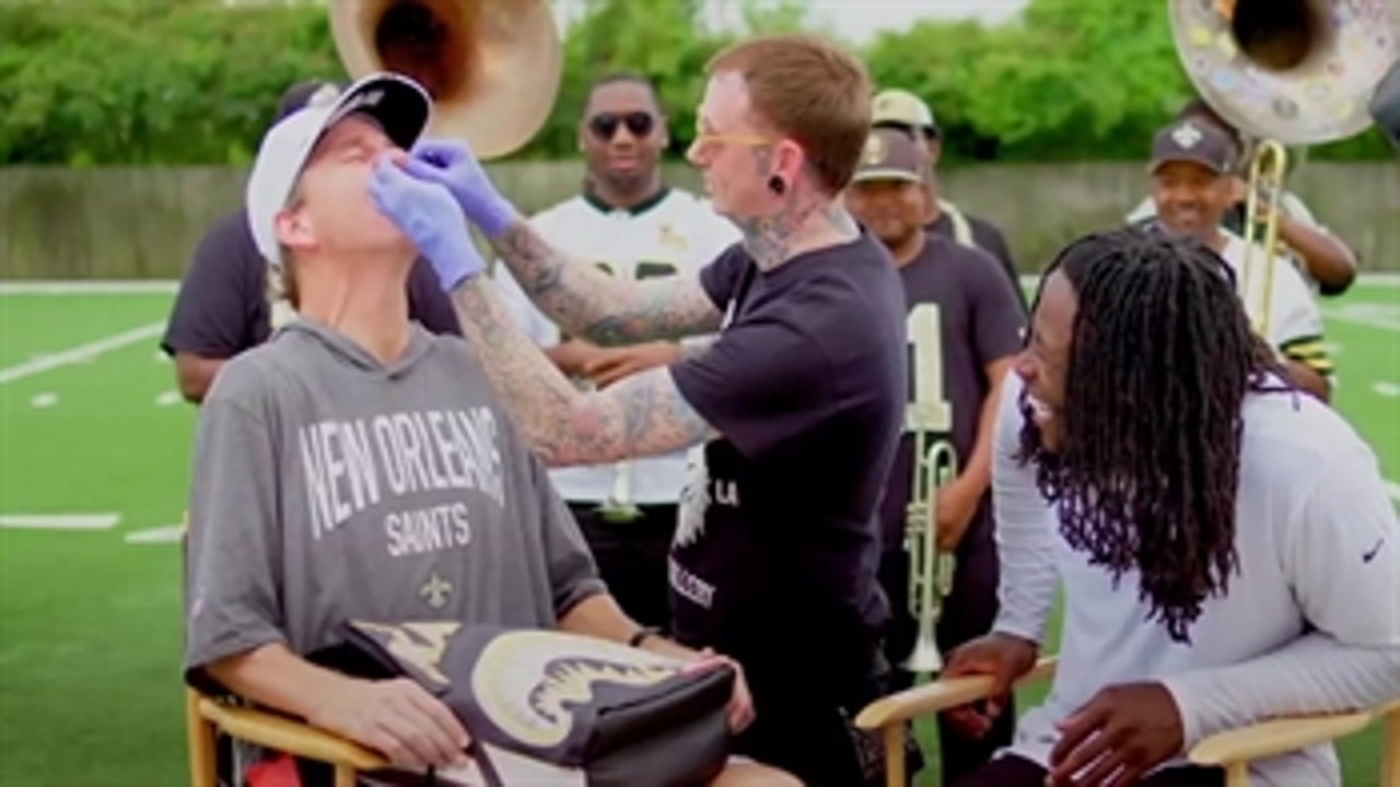 Alvin Kamara and Cooper Manning get matching nose rings | MANNING HOUR