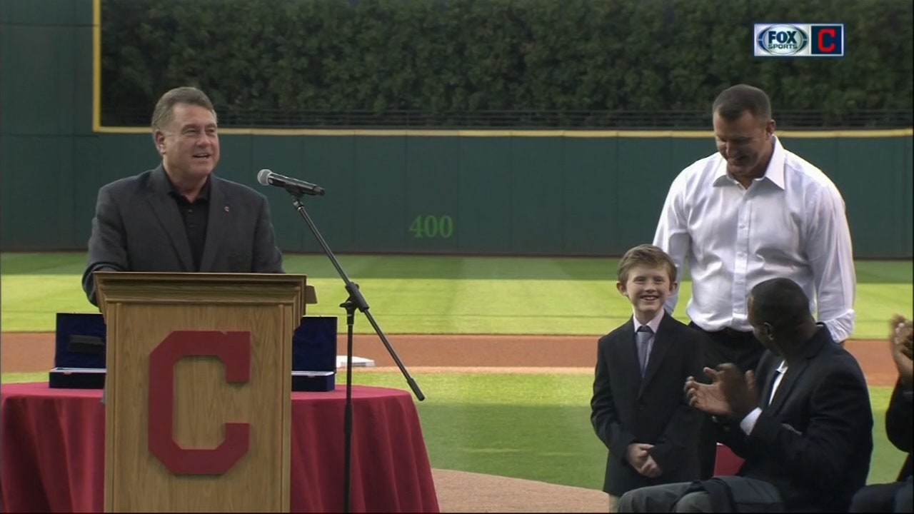 Tom Hamilton inducts Jim Thome into the Cleveland Indians Hall of Fame