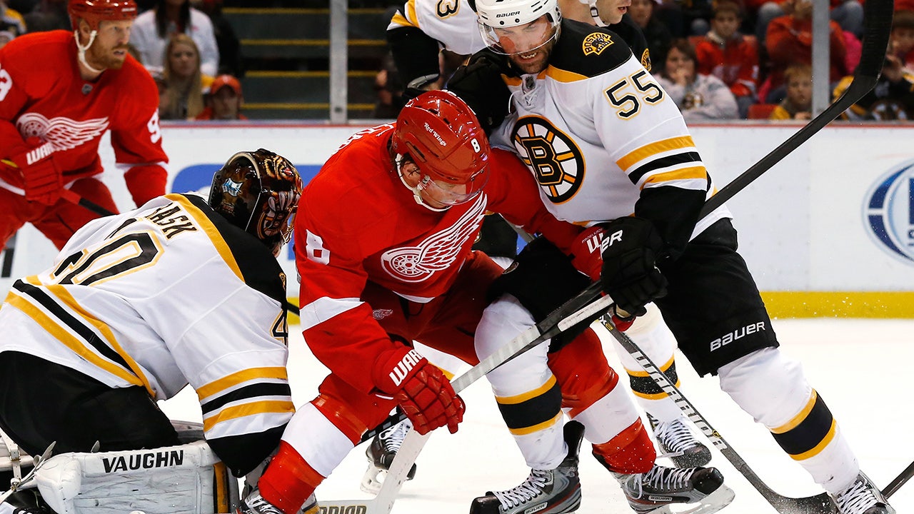 Red Wings rout Bruins