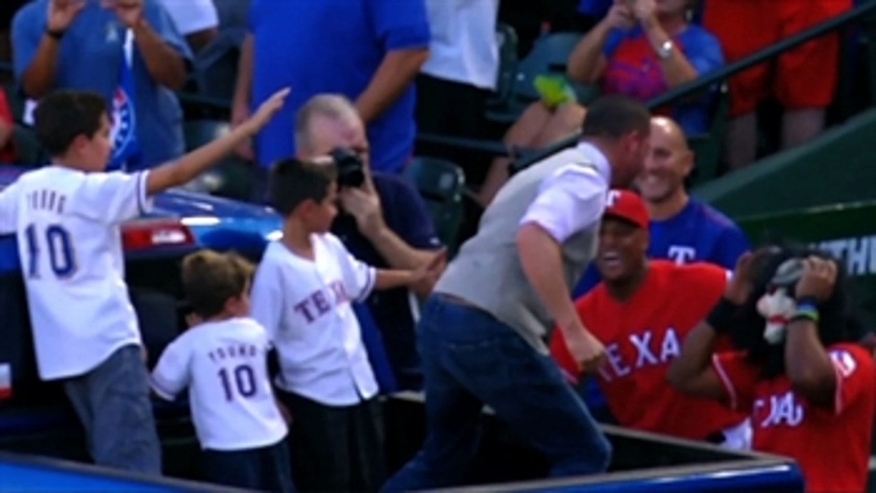 Michael Young's fear of clowns nearly got Elvis Andrus punched