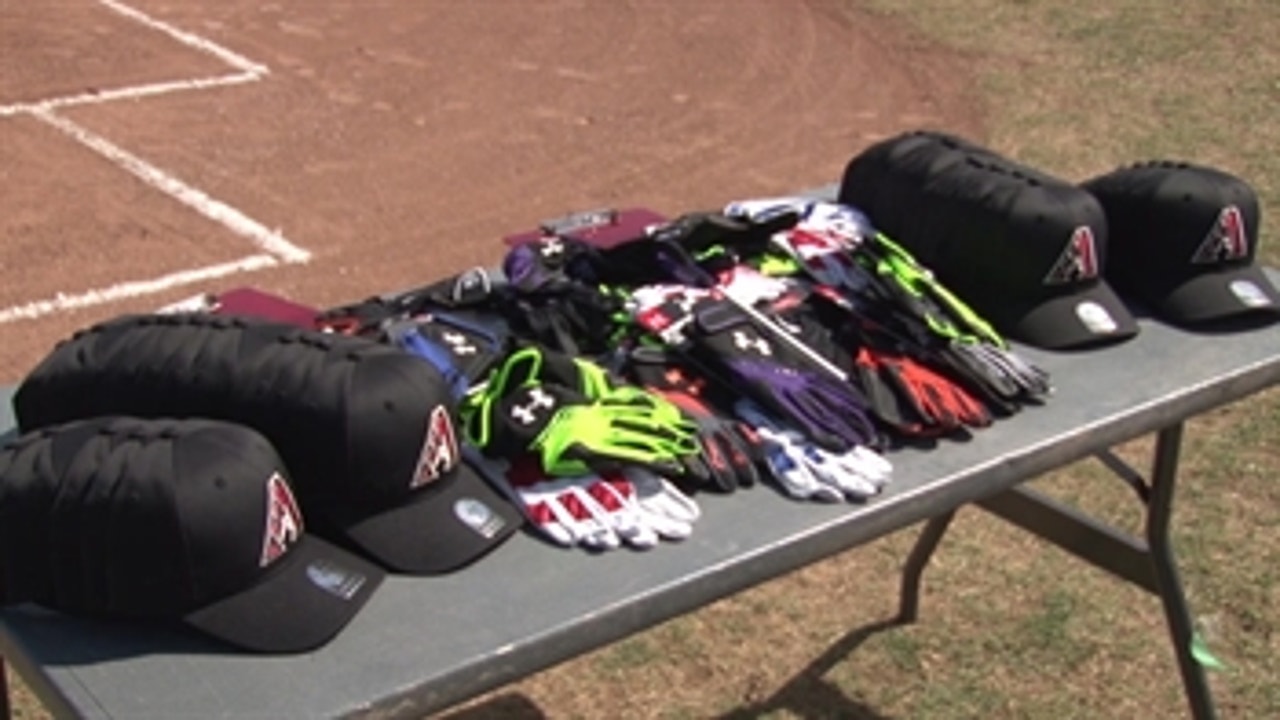Diamondbacks, Chase donate baseball equipment