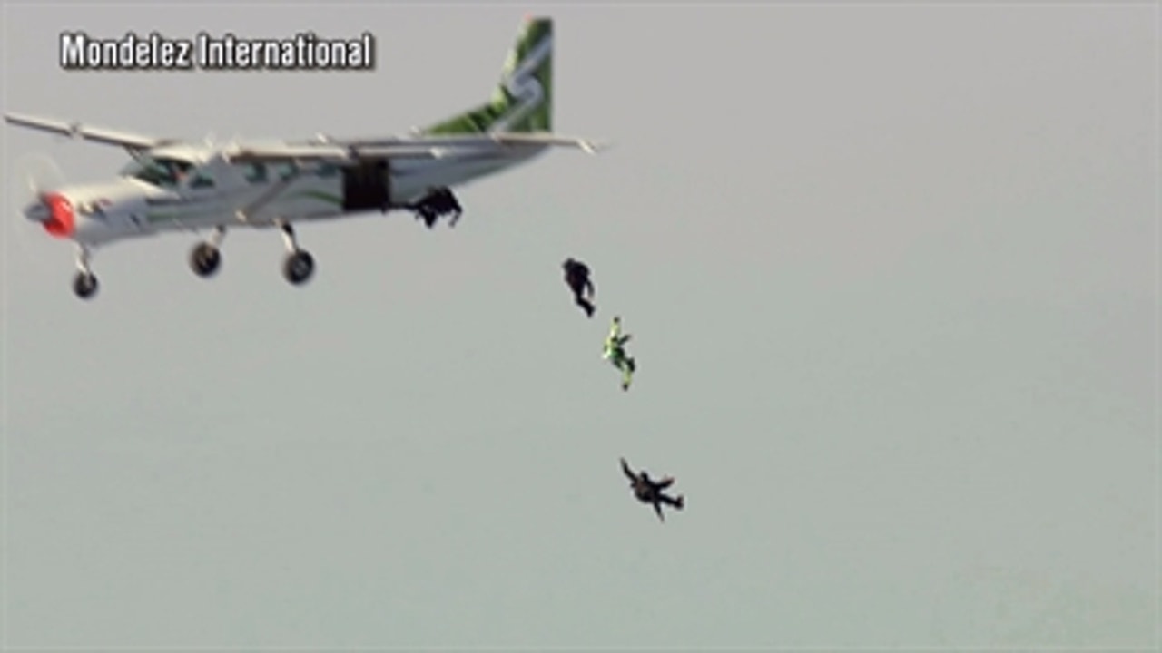 Skydiver Luke Aikins makes historic jump with no parachute