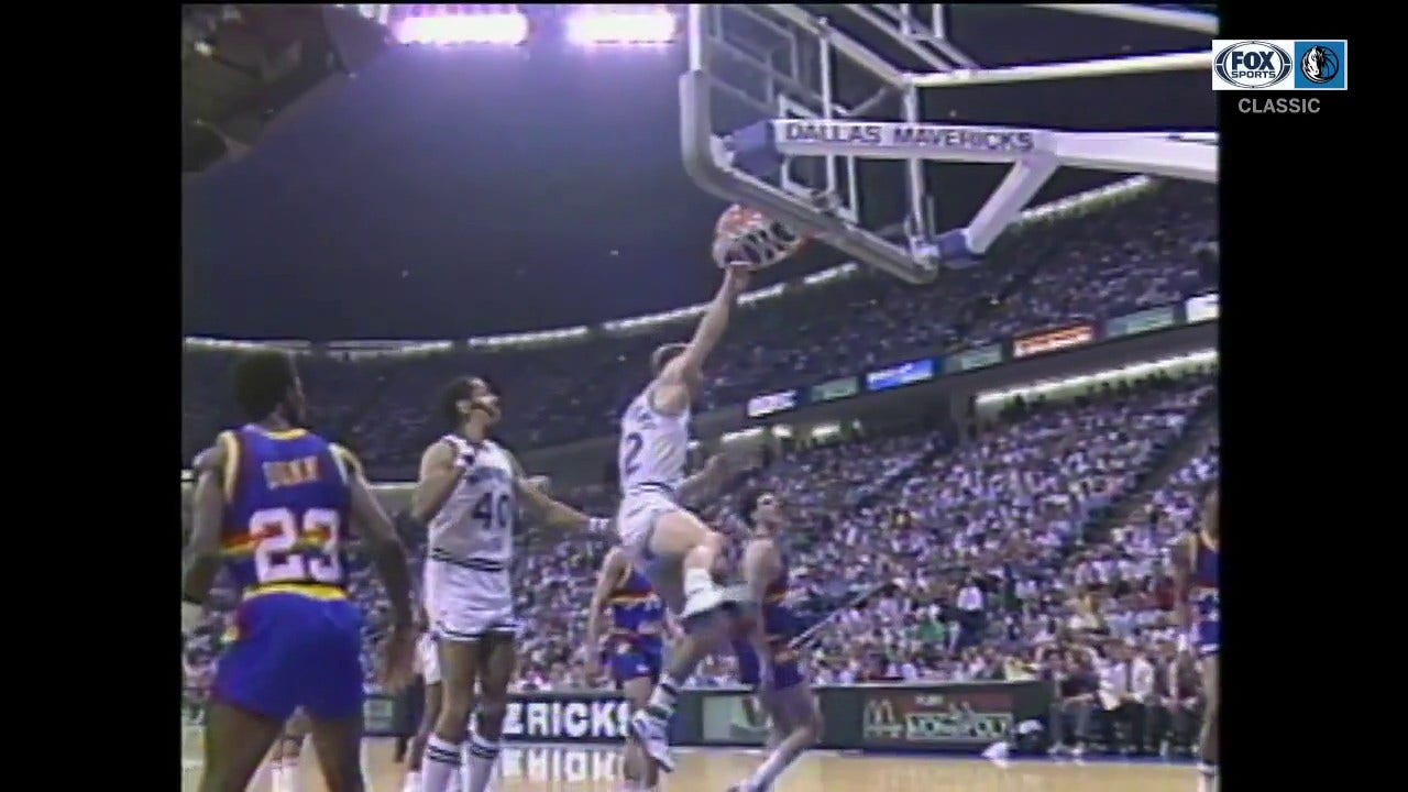 WATCH: Detlef Schrempf Goes up for the Dunk | Mavericks CLASSICS