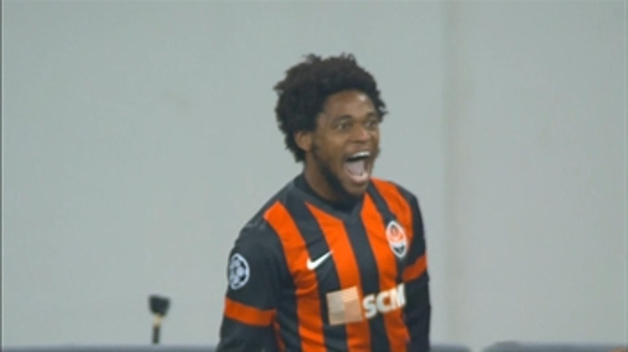 Adriano adds to Shakhtar's lead