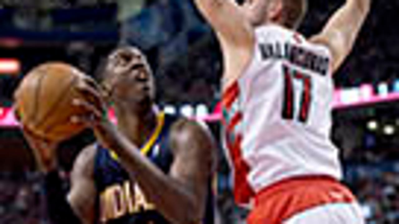 Hibbert helps Pacers past Raptors