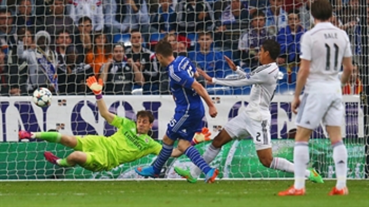 Huntelaar scores from short-range to give Schalke 2-1 lead