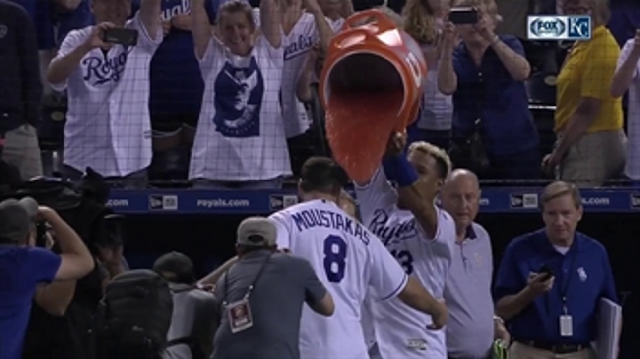 Mike Moustakas gets Salvy Splash after hitting walk-off homer