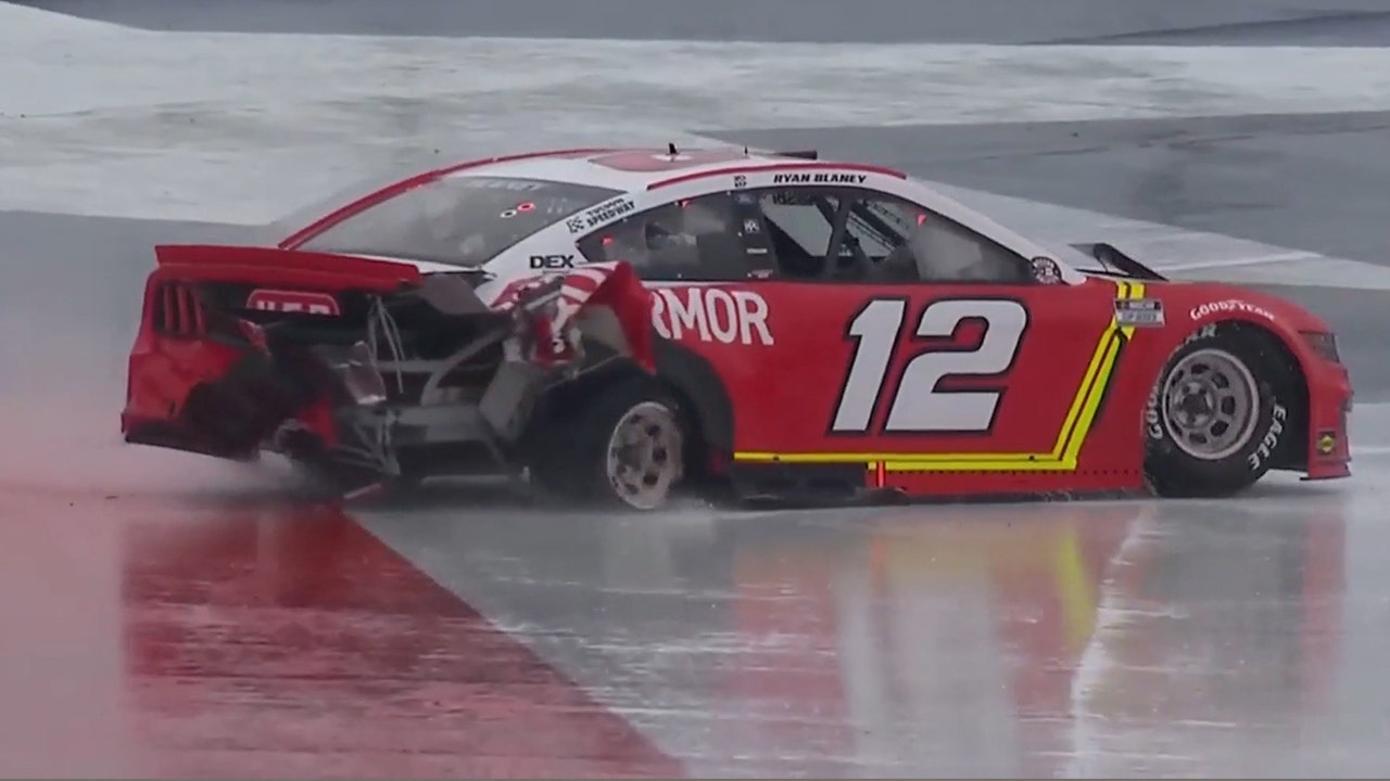 Kevin Harvick, Bubba Wallace and others involved in wreck at COTA