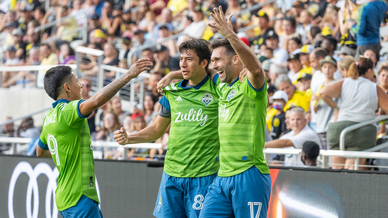Will Bruin's clutch 89th-minute goal seals 2-1 victory for Sounders over Crew