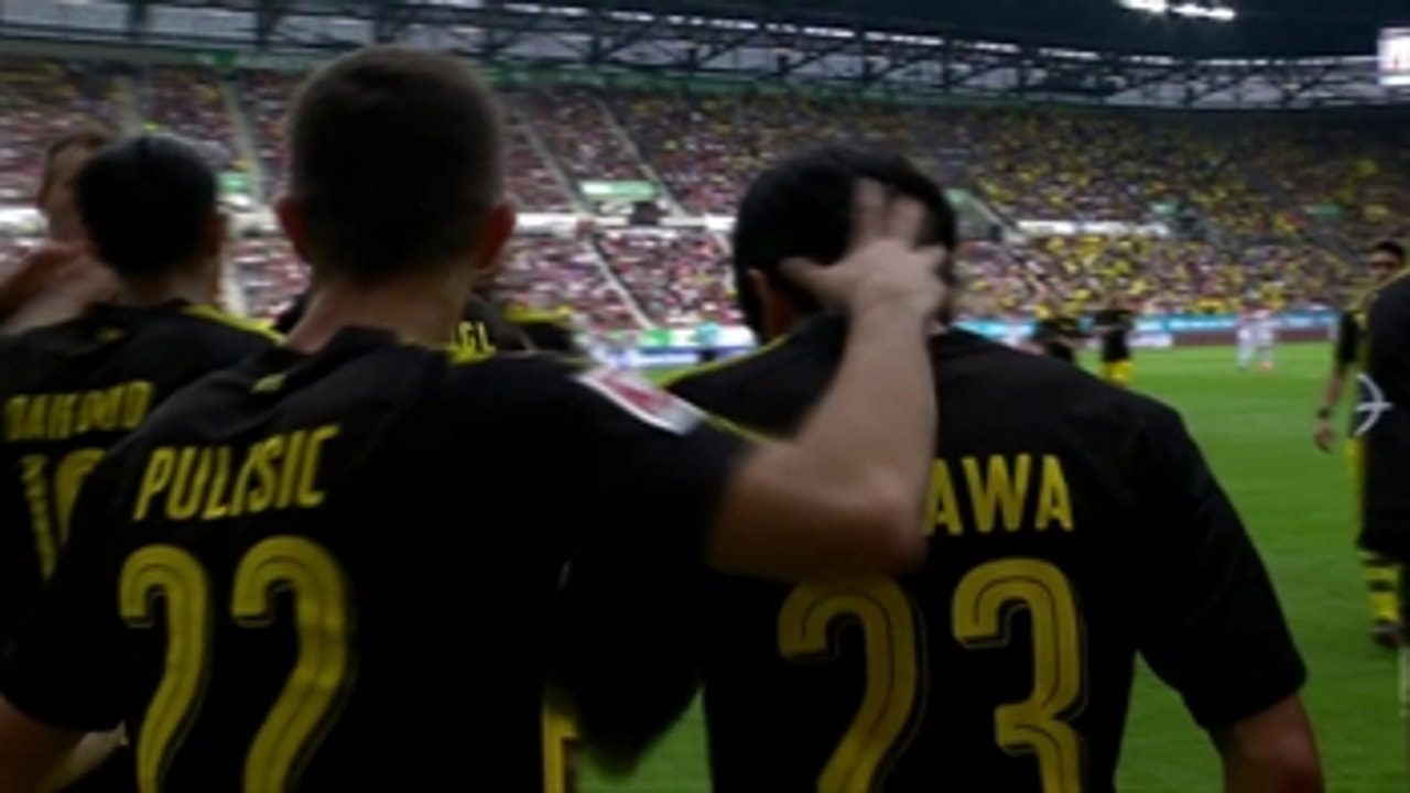Shinji Kagawa scores a brilliant chip for Dortmund vs. Augsburg ' 2017-18 Bundesliga Highlights