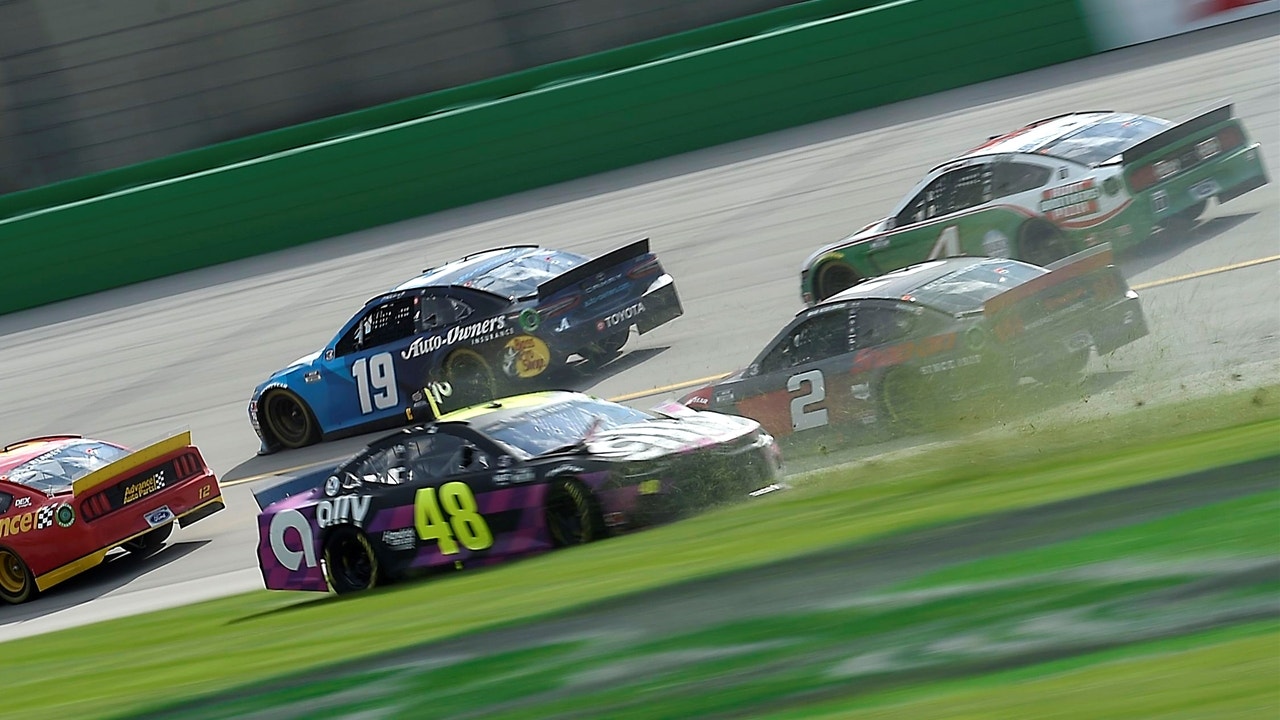 Jimmie Johnson spun by Brad Keselowksi with 19 laps to go at Kentucky Speedway