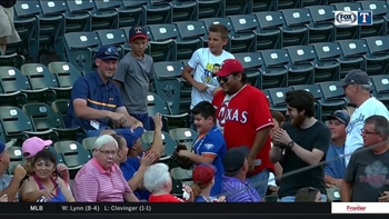 Mike Bacsik trying to catch Foul Balls ' Rangers Live