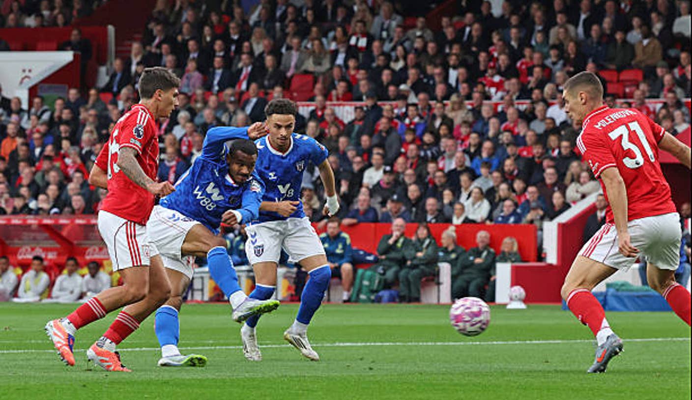 선덜랜드 공격 장면 이미지