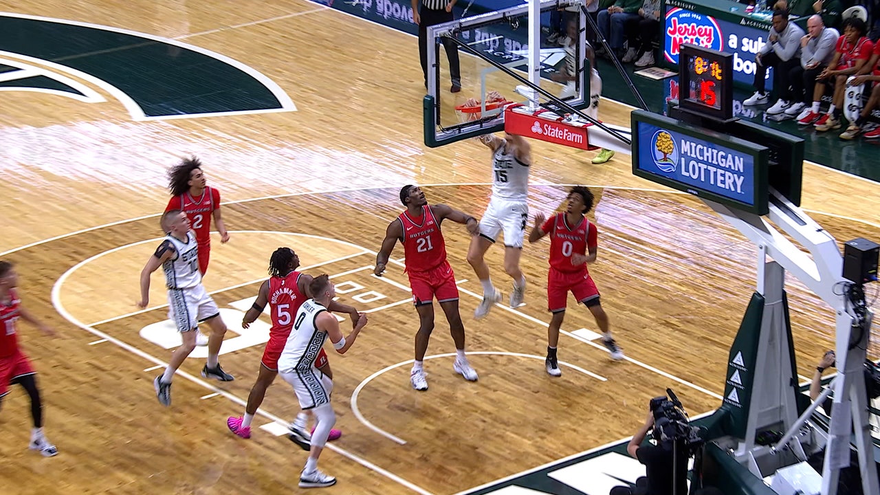 Michigan State's Denham Wojcik lobs it to Carson Cooper for TOUGH dunk on Senior Night vs. Rutgers