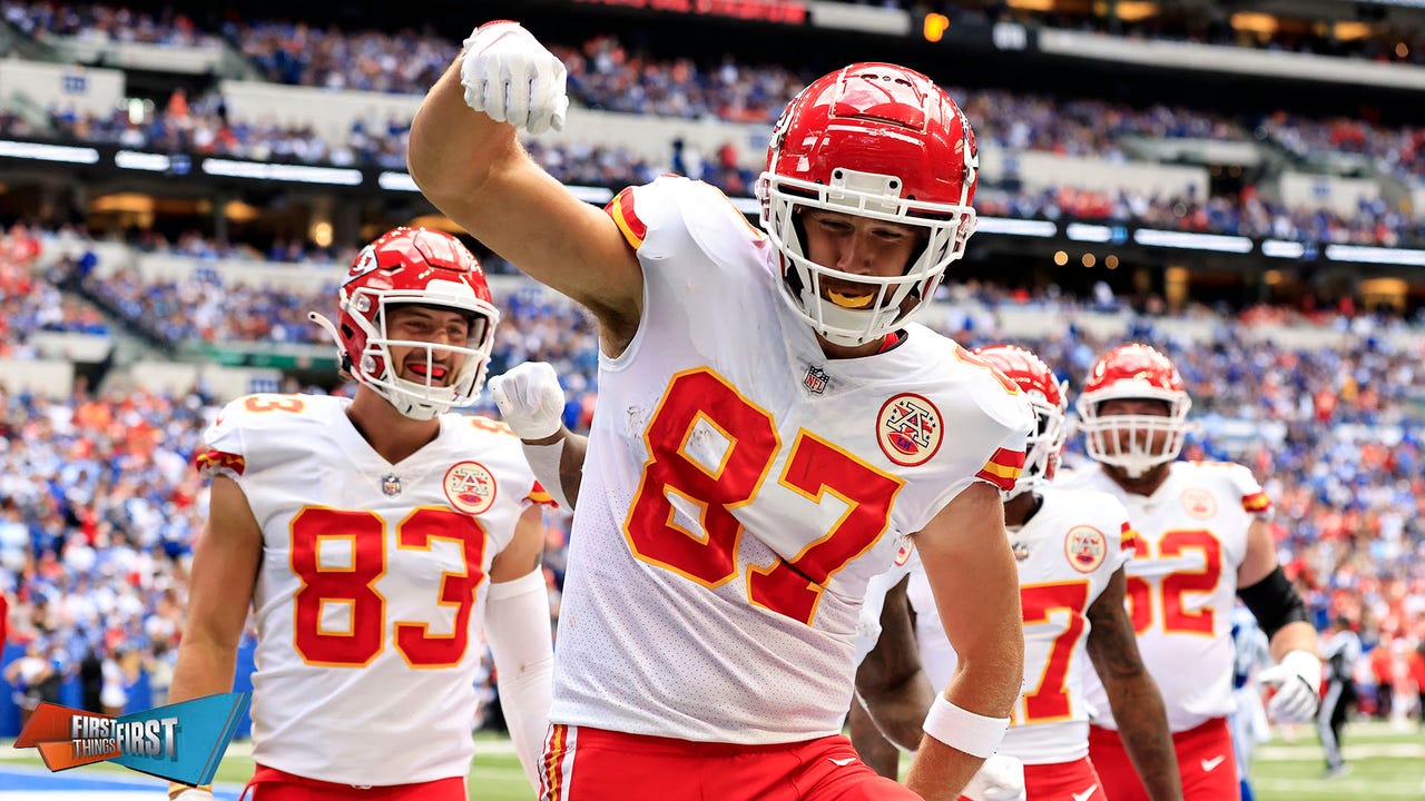 Chiefs sign Travis Kelce to 2year contract extension First Things