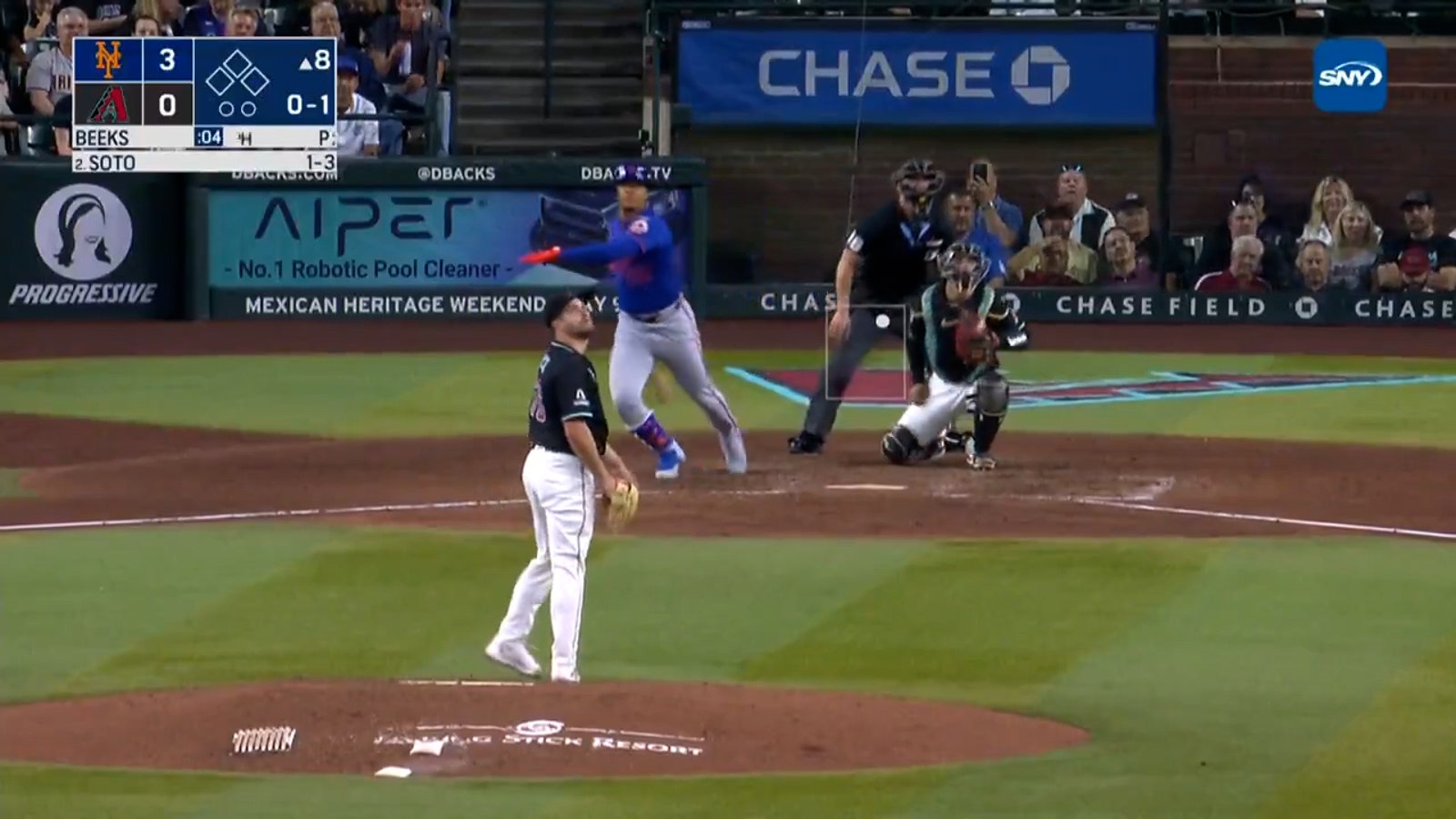  Juan Soto crushes his second home run of the game, extending Mets' lead over Diamondbacks
