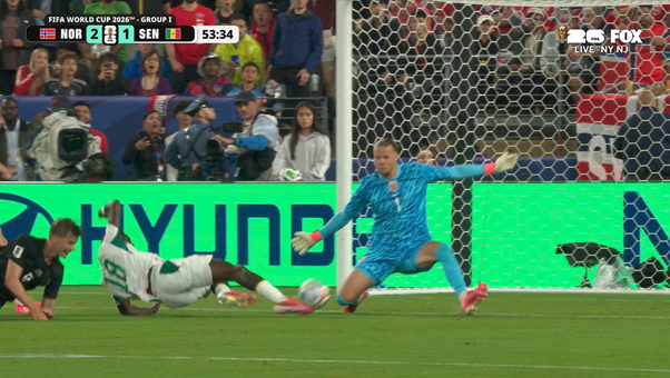 Senegal's Ismaïla Sarr scores goal while falling down vs Norway | 2026 FIFA World Cup™ 