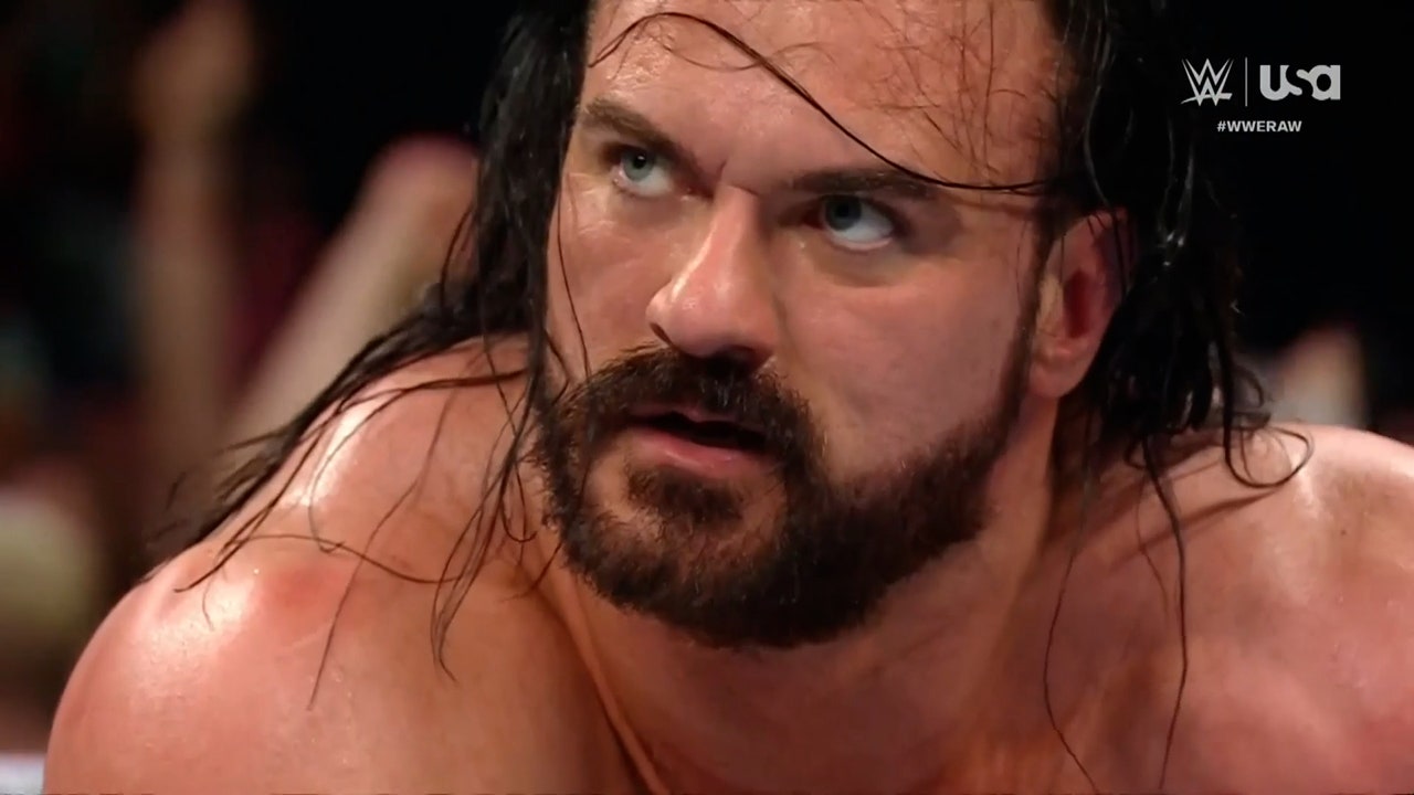 Drew McIntyre pins Finn Bálor while staring down Damian Priest ahead of World Heavyweight Title Match