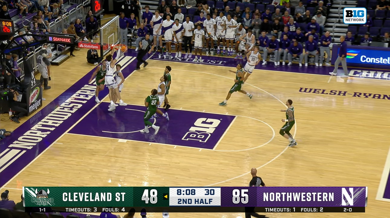 Jake West finds Angelo Ciaravino for alley-oop dunk, extending Northwestern's lead over Cleveland State