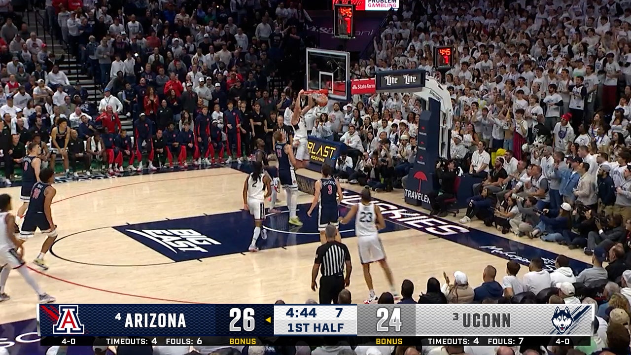 Silas Demary Jr. finds Eric Reibe for tough alley oop slam, trimming UConn's deficit vs. Arizona