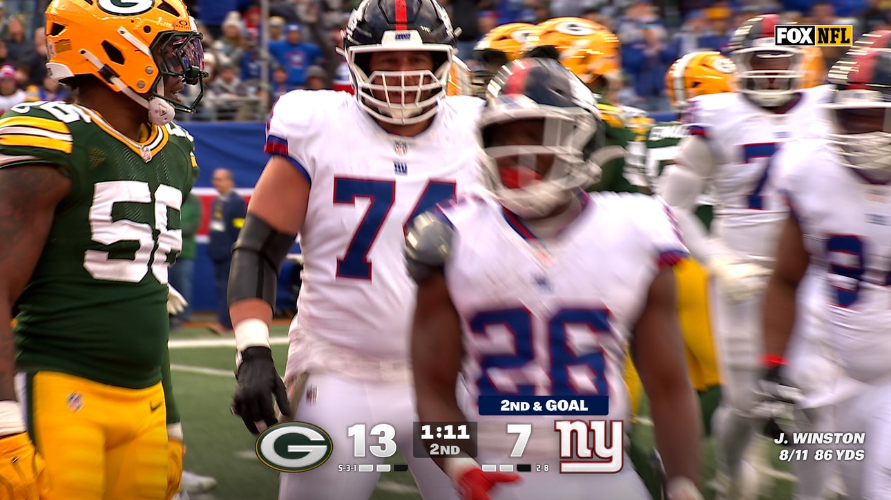Giants' Devin Singletary punches in two-yard TD, tying up game against Packers | NFL Highlights