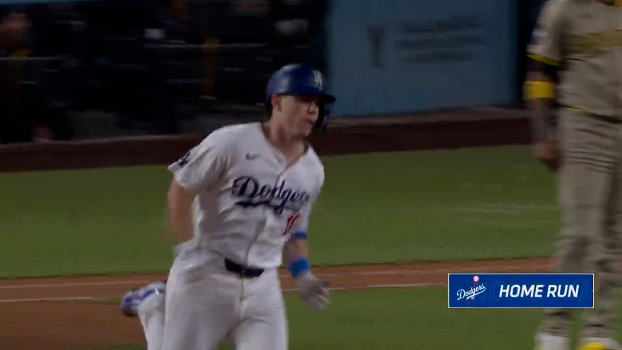 Dodgers' Will Smith blasts a two-run homer to even score against Padres