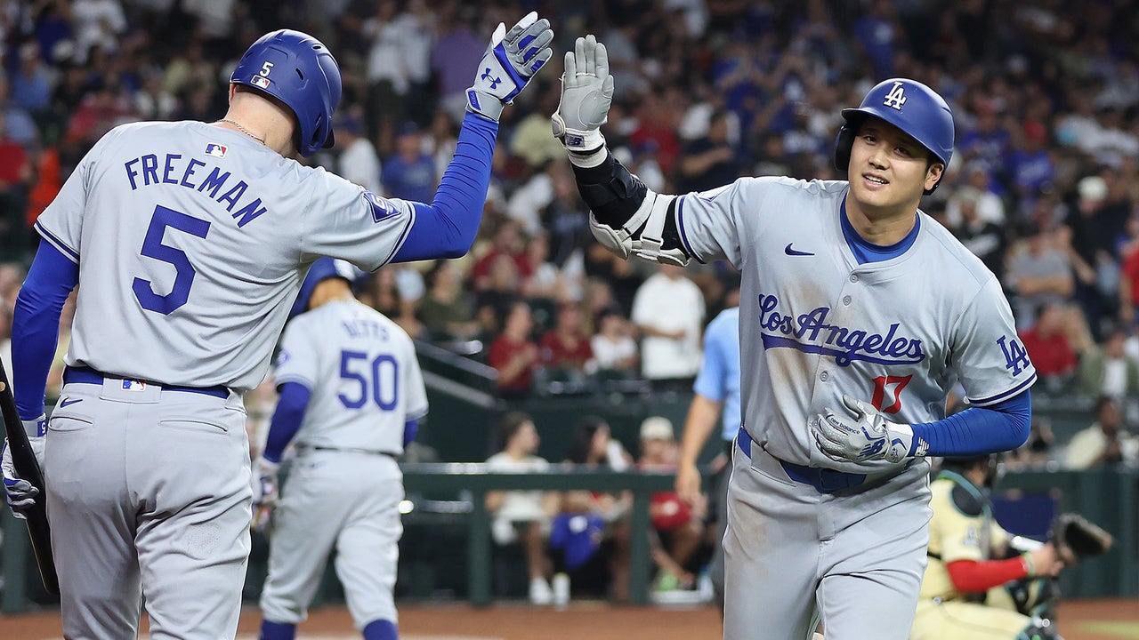  Shohei Ohtani hits his 43rd homer of the year vs. the D-backs, a solo blast to extend Dodgers' lead