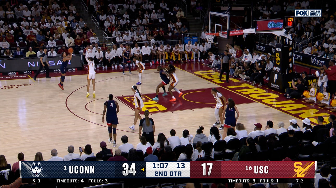 Azzi Fudd drills contested 3-pointer, extending UConn's lead over USC