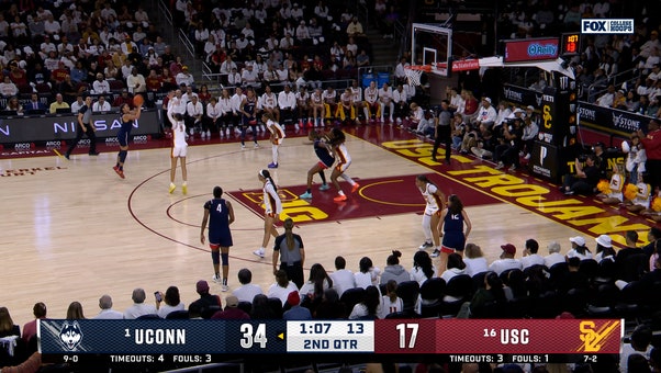 Azzi Fudd drills contested 3-pointer, extending UConn's lead over USC