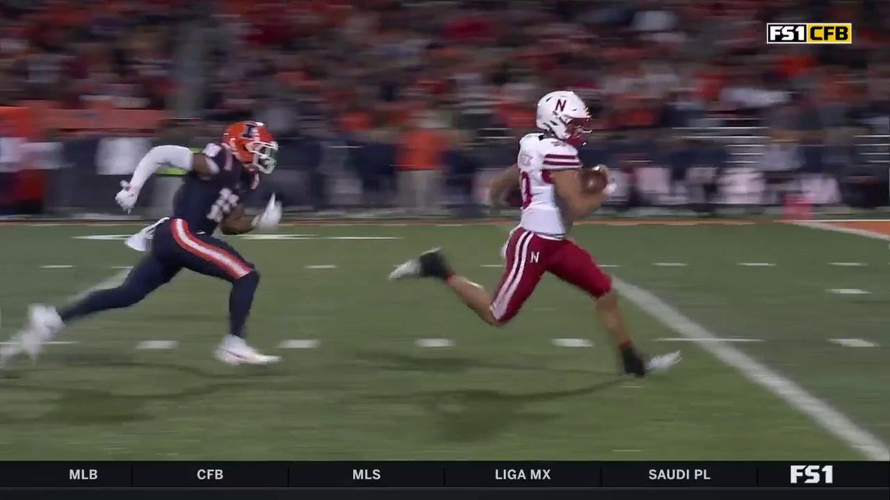 Heinrich Haarberg rushes for a 25-yard touchdown to extend Nebraska's lead over Illinois