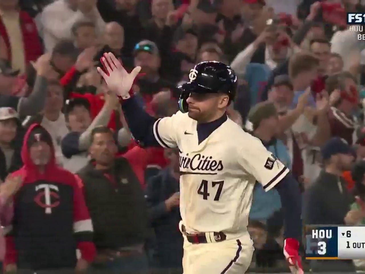 José Abreu goes on epic celebration after first home run of season