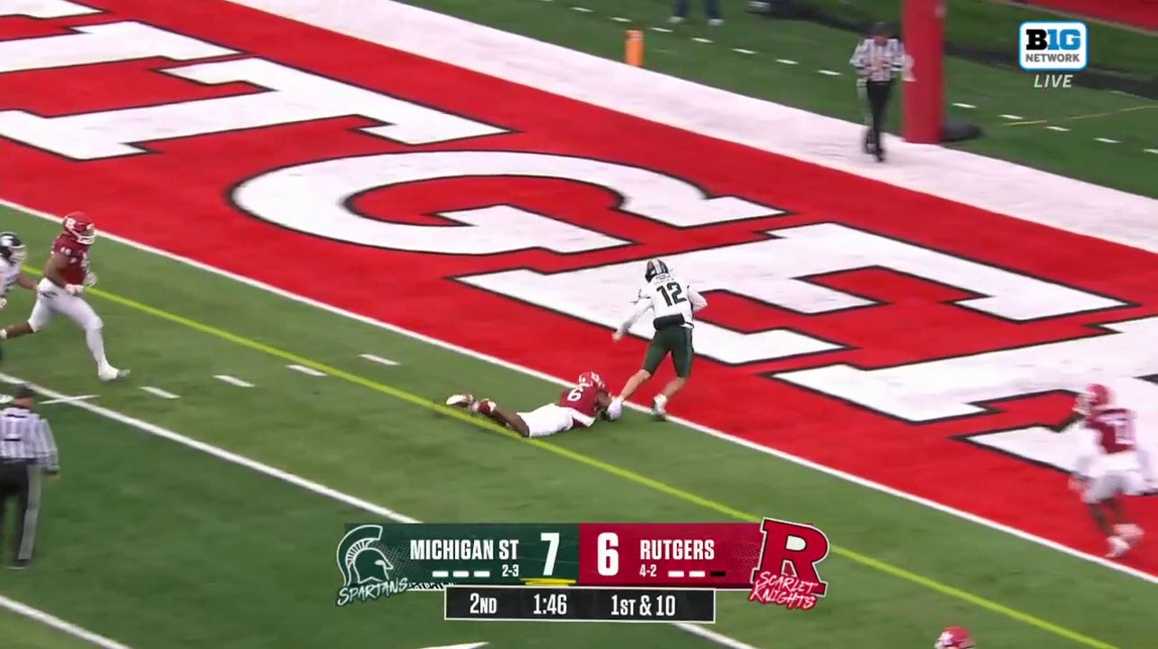 Michigan State's Katin Houser scrambles for a 12-yard rushing touchdown to extend the lead over Rutgers