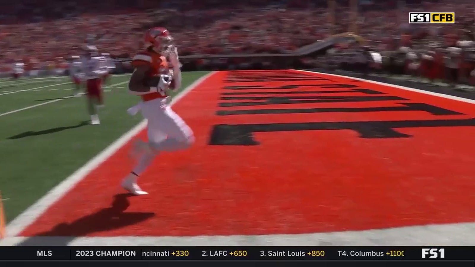 Alan Bowman hits Ollie Gordon II for an 18-yard TD.