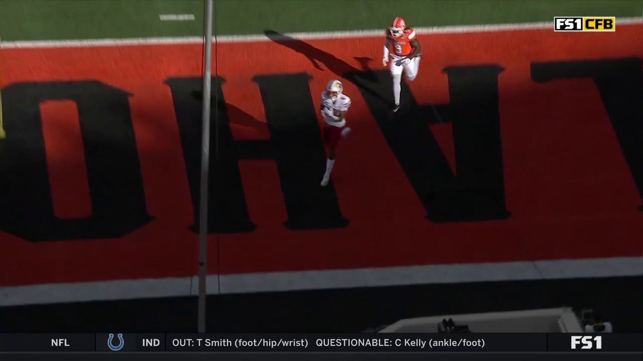 Jason Bean hits Quentin Skinner on a 42-yard TD pass, extending Kansas' lead vs. Oklahoma State