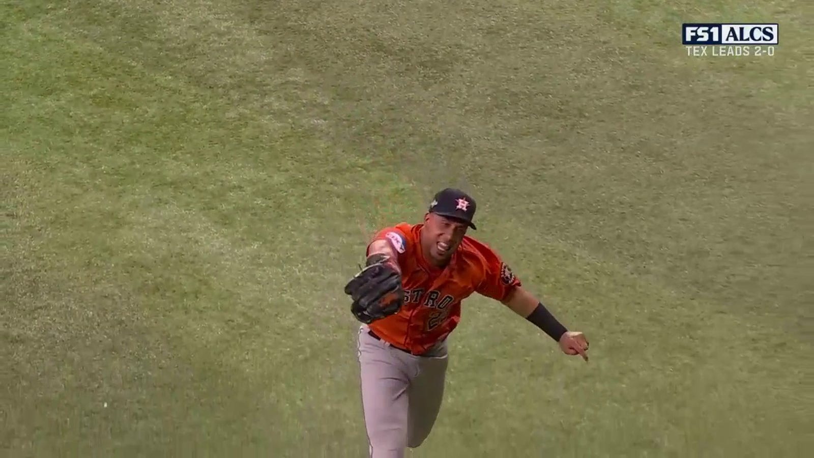 Astros' Michael Brantley robs Rangers' Adolis García of extra bases