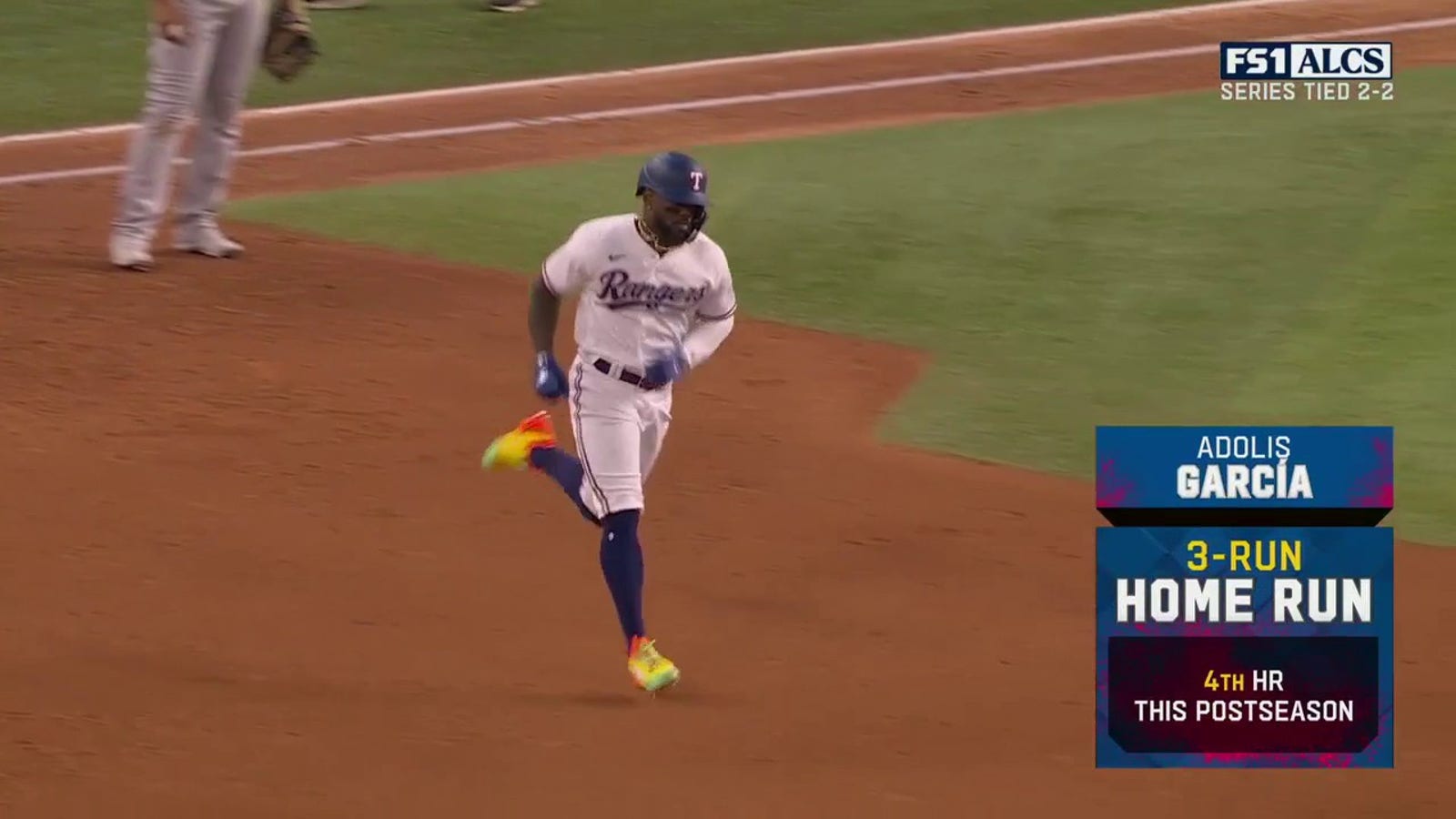 Adolis García cranks a three-run homer, giving Rangers a 4-2 lead vs. Astros