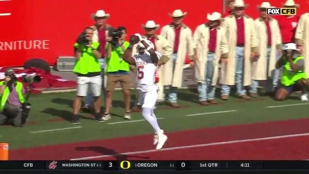 Texas' Quinn Ewers connects with Adonai Mitchell on a GORGEOUS 14-yard TD to strike first against Houston