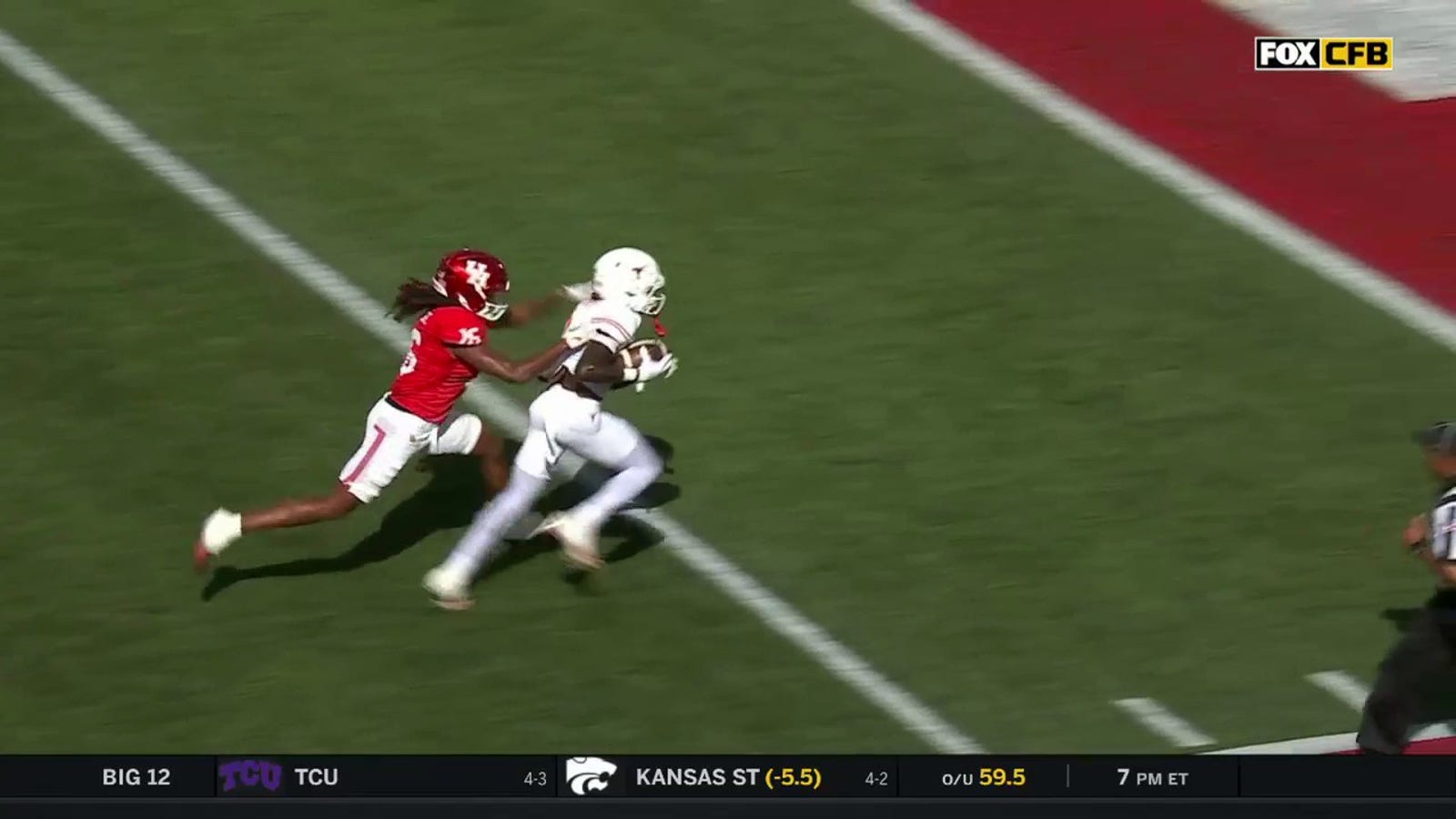 Quinn Ewers throws a 42-yard DOT to Xavier Worthy as Texas extends its lead over Houston
