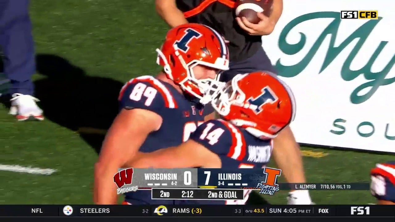 Luke Altmyer connects with Tip Reiman for a three-yard TD to extend Illinois' lead vs. Wisconsin