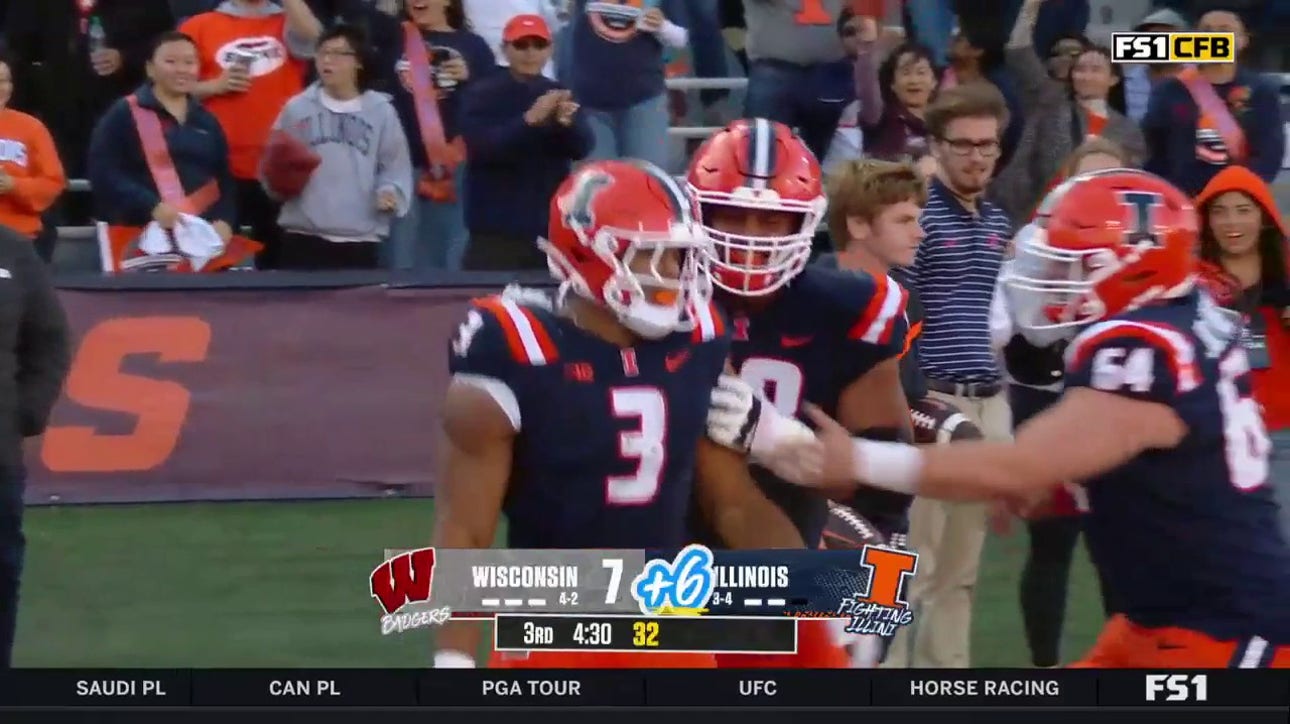 Kaden Feagin rushes for a 12–yard TD to extend Illinois' lead vs. Wisconsin