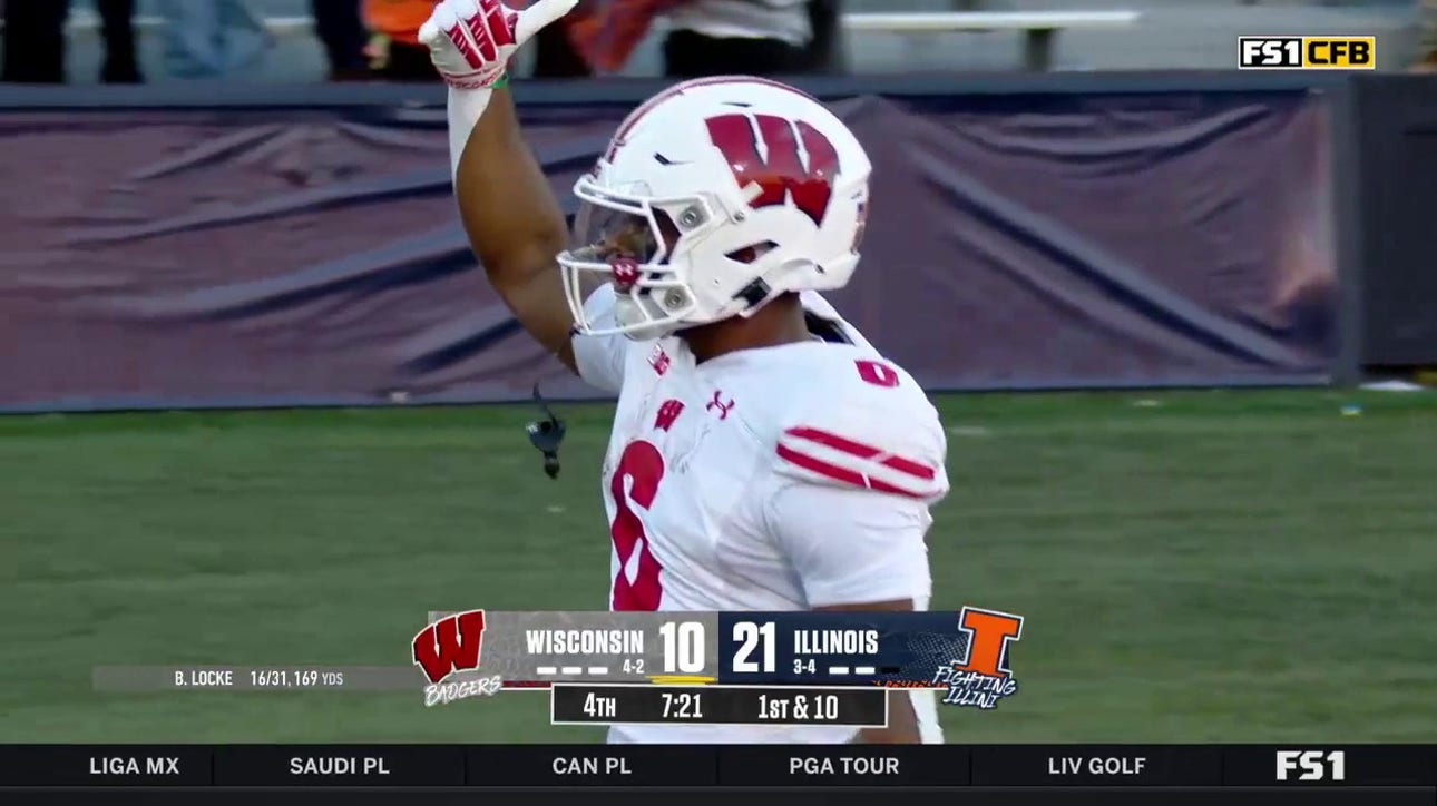 Wisconsin's Braedyn Locke links up with Will Pauling for a 20-yard TD to cut Illinois' lead
